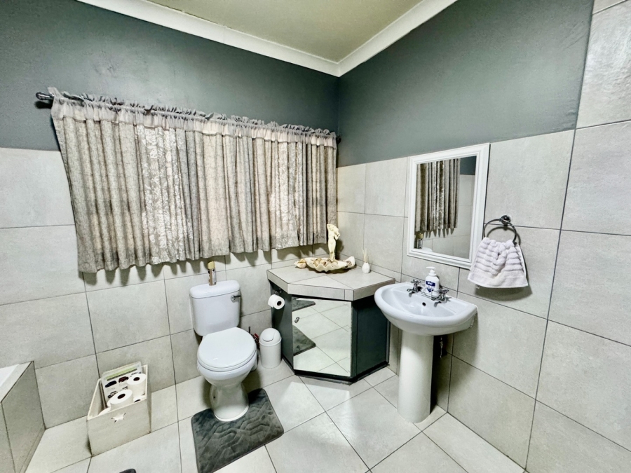 3 Bedroom Property for Sale in Van Der Hoff Park North West